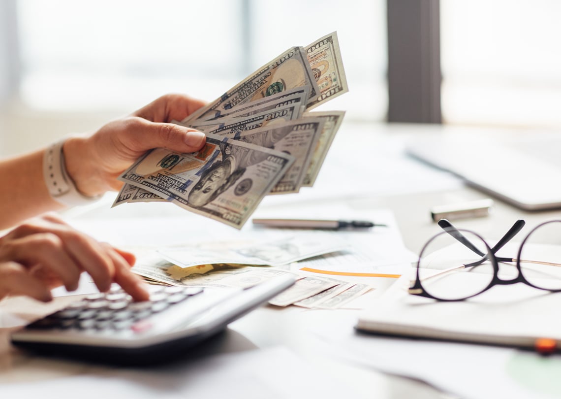 manual-cash-counting-1140x810